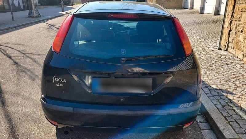 Usado Ford Focus Viva 75 CV (55 kW) 2004 Negro Utilitario