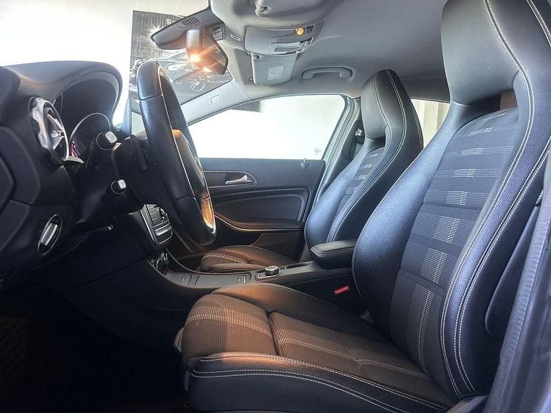 Gebraucht Mercedes GLA220 177 PS (130 kW) 2018 Grau SUV