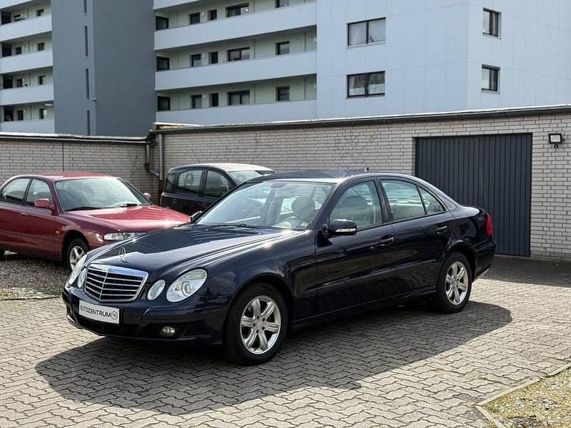 Gebraucht Mercedes E200 184 PS (135 kW) 2007 Blau Limousine