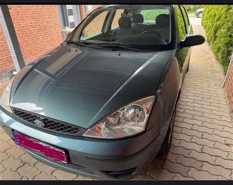 Grün Gebraucht 2006 Ford Focus Limousine | 750 € (Superpreis) - Bild 1/4