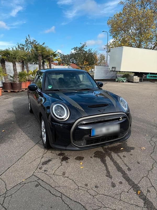 Gebraucht Mini Cooper SE Resolute Edition 135 kW (184 PS) 2023 Schwarz Kleinwagen