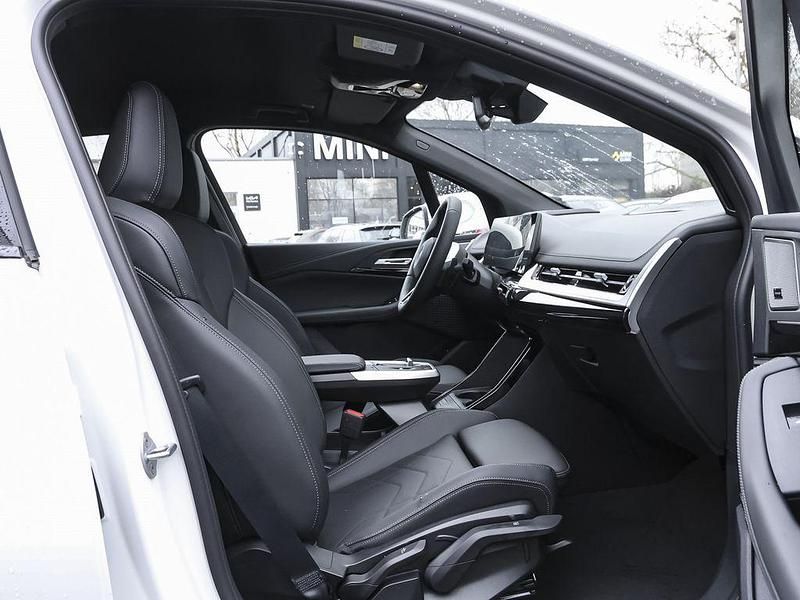 Neu BMW 218 Performance 136 PS (100 kW) 2026 Weiß Limousine