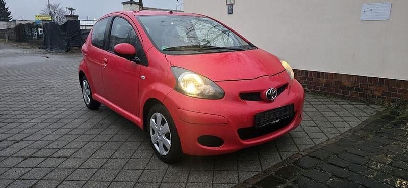 Rot Gebraucht 2009 Toyota Aygo Cool Kleinwagen | 2.490 € (Guter Preis) - Bild 1/4