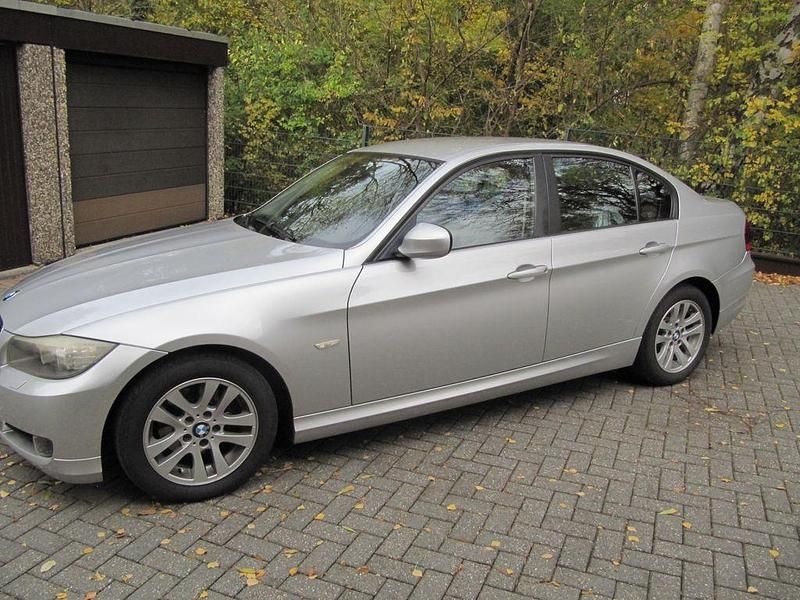 Silber Gebraucht 2009 BMW 318 Limousine | 4.000 € (Guter Preis) - Bild 1/4