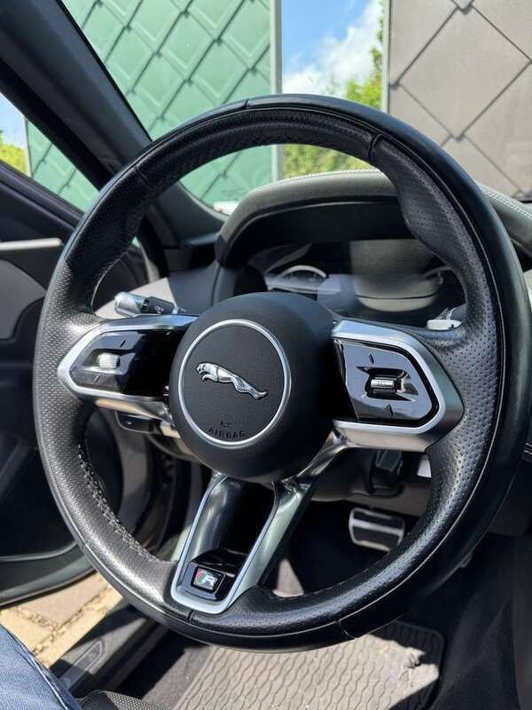 Grau Gebraucht 2021 Jaguar XE R-Dynamic Limousine | 29.500 € (Fairer Preis) - Bild 1/4