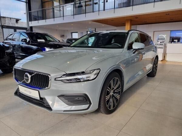 Schwarz (onyx black metallic) Neu 2025 Volvo V60 Core Kombi | 67.290 € - Bild 1/4