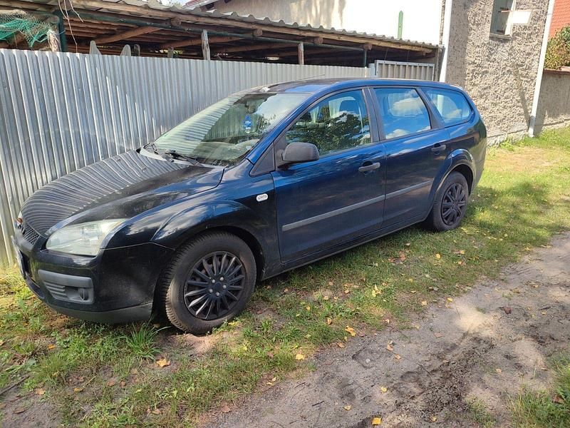 Gebraucht Ford Focus Trend 109 PS (80 kW) 2005 Blau Kombi
