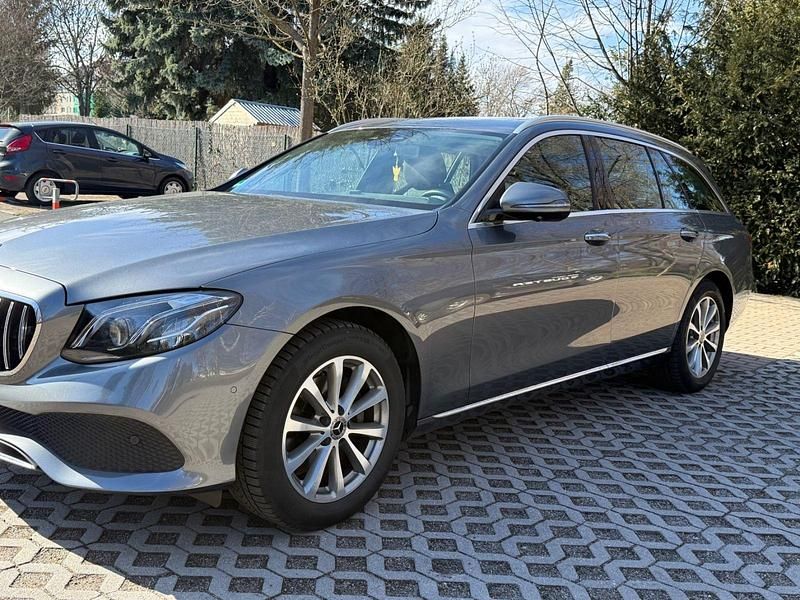 Gebraucht Mercedes E220 194 PS (142 kW) 2018 Grau Kombi