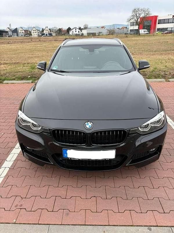 Schwarz Gebraucht 2019 BMW 320 M Sport Kombi | 22.890 € (Superpreis) - Bild 1/4