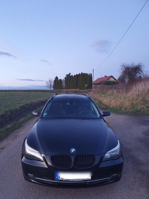 Gebraucht BMW 525 197 PS (144 kW) 2008 Schwarz Kombi