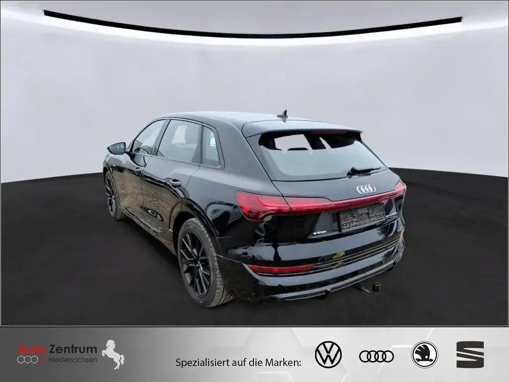 Używany Audi e-tron S-Line 230 kW (313 KM) 2023 Czarny SUV