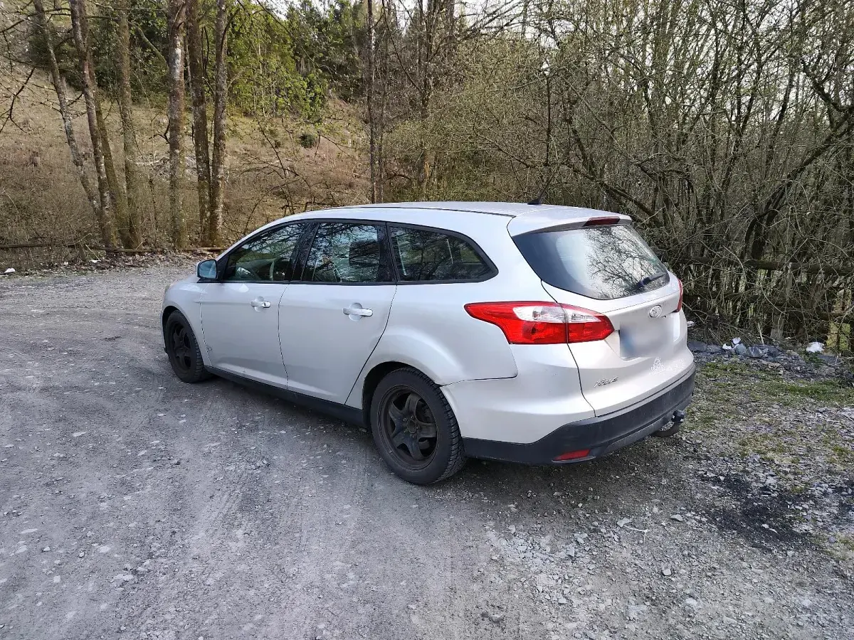 Gebraucht Ford Focus 95 PS (69 kW) 2011 Silber Kombi