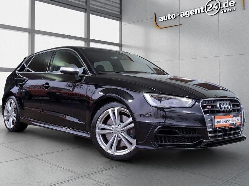 Mythosschwarz metallic Gebraucht 2015 Audi S3 Sport Limousine | 21.990 € (Fairer Preis) - Bild 1/4