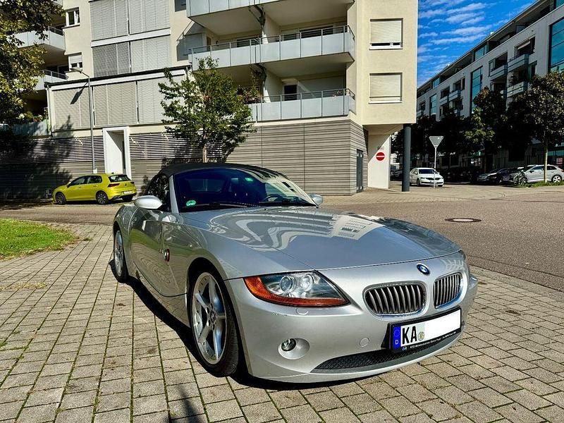 Silber Gebraucht 2003 BMW Z4 Sport Line Cabrio | 13.499 € (Fairer Preis) - Bild 1/4