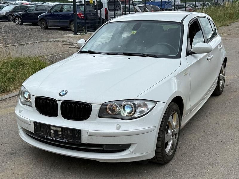 Weiß Gebraucht 2009 BMW 118 Advantage Kleinwagen | 2.350 € (Superpreis) - Bild 1/4