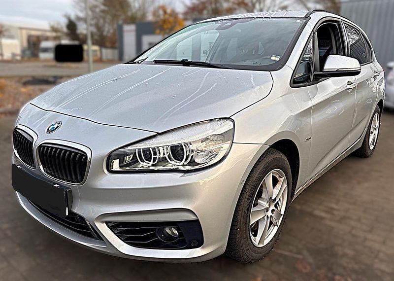 Silber Gebraucht 2016 BMW 220 Sport Line Van / Kleinbus | 16.400 € (Fairer Preis) - Bild 1/4