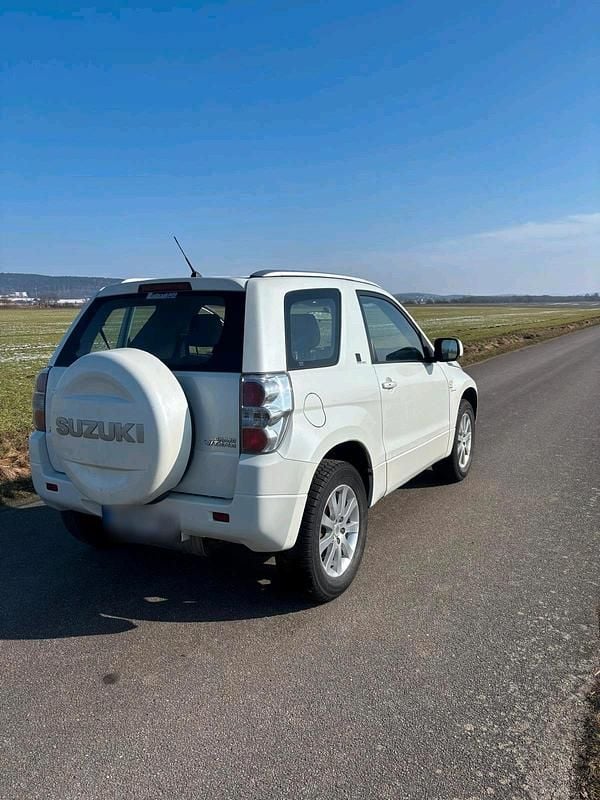 Gebraucht Suzuki Grand Vitara 106 PS (77 kW) 2007 Weiß SUV