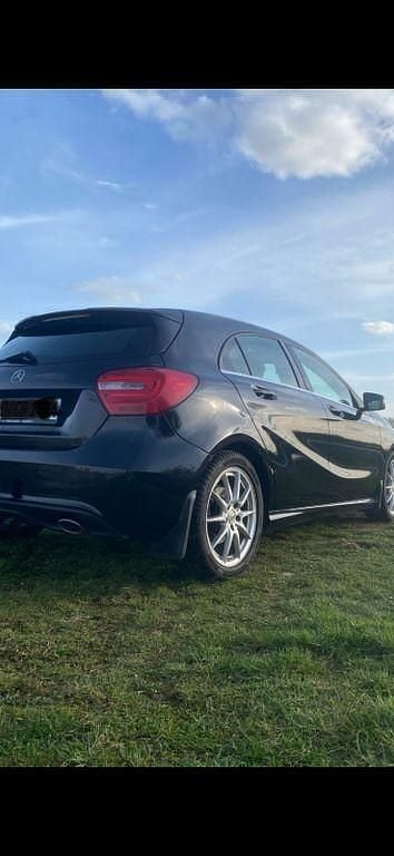Gebraucht Mercedes A180 109 PS (80 kW) 2015 Schwarz Limousine