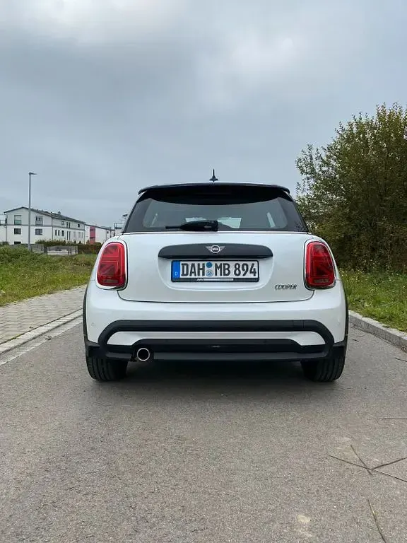 Gebraucht Mini Cooper Classic 136 PS (100 kW) 2023 Weiß Kleinwagen
