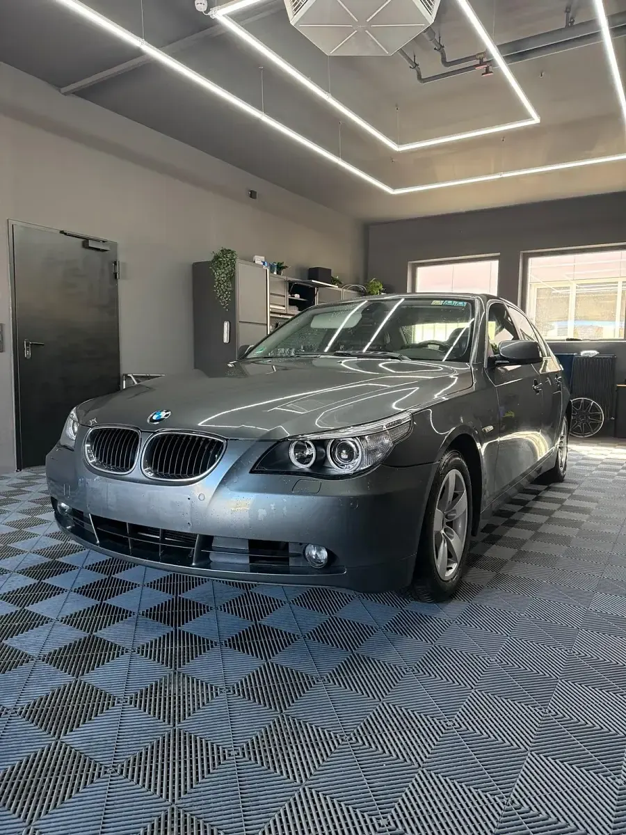 Gebraucht BMW 523 177 PS (130 kW) 2005 Grau Limousine