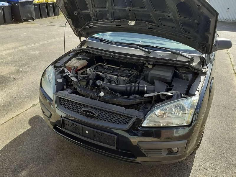 Gebraucht Ford Focus Trend 101 PS (74 kW) 2005 Kombi