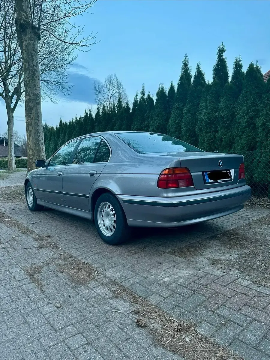 Gebraucht BMW 523 170 PS (125 kW) 1998 Silber Limousine