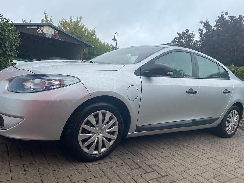 Silber Gebraucht 2012 Renault Fluence Limousine | 3.980 € (Fairer Preis) - Bild 1/4