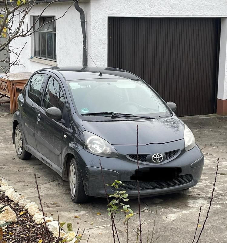 Grau Gebraucht 2006 Toyota Aygo Kleinwagen | 1.100 € (Guter Preis) - Bild 1/4