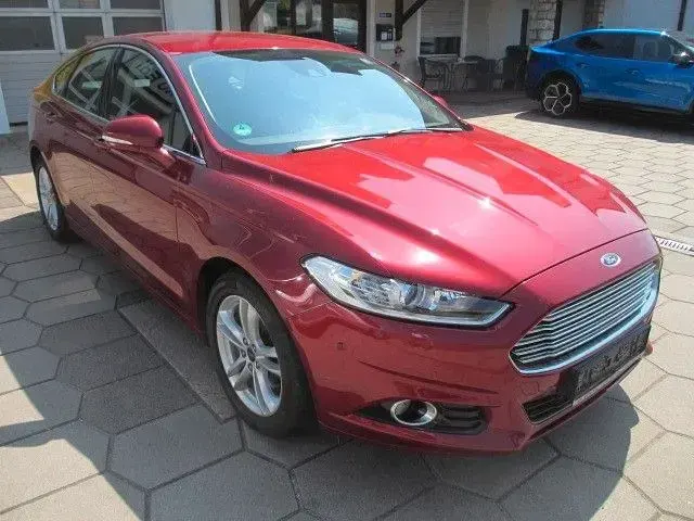 Używany Ford Mondeo Titanium 150 KM (110 kW) 2014 Czerwony Sedan/Limuzyna