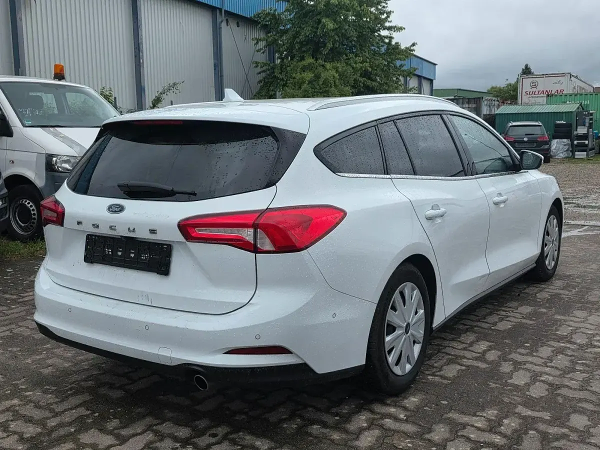 Gebraucht Ford Focus 120 PS (88 kW) 2020 Weiß Kombi