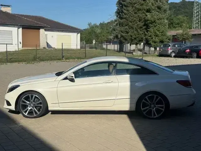 Gebraucht Mercedes E200 185 PS (136 kW) 2015 Weiß Coupé