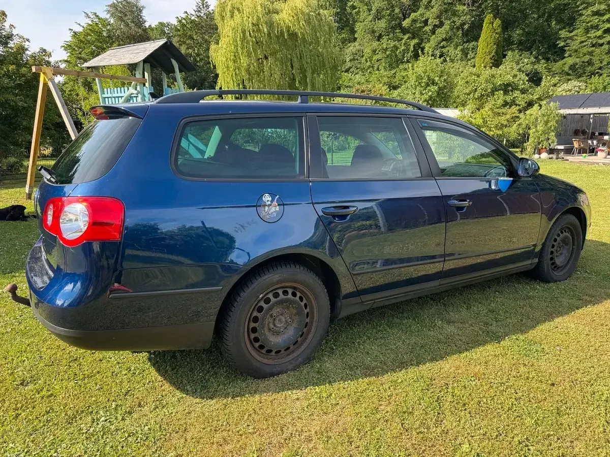 Gebraucht VW Passat 140 PS (102 kW) 2010 Blau Kombi