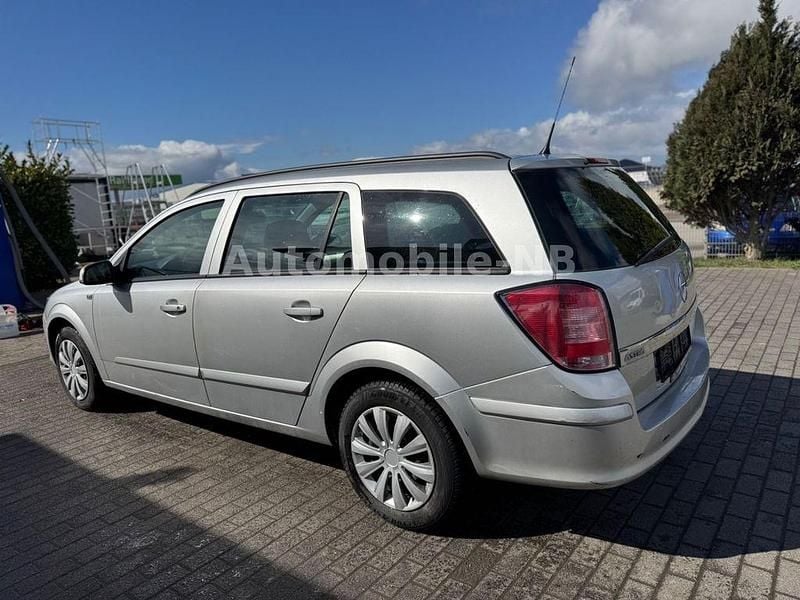 Gebraucht Opel Astra Edition 116 PS (85 kW) 2008 Silber Limousine