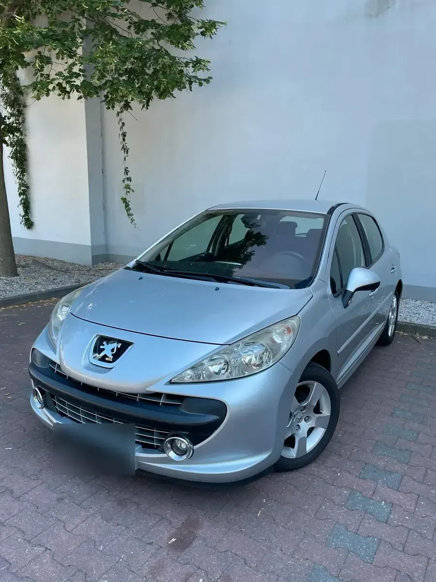 Gebraucht Peugeot 207 120 PS (88 kW) 2008 Silber Limousine
