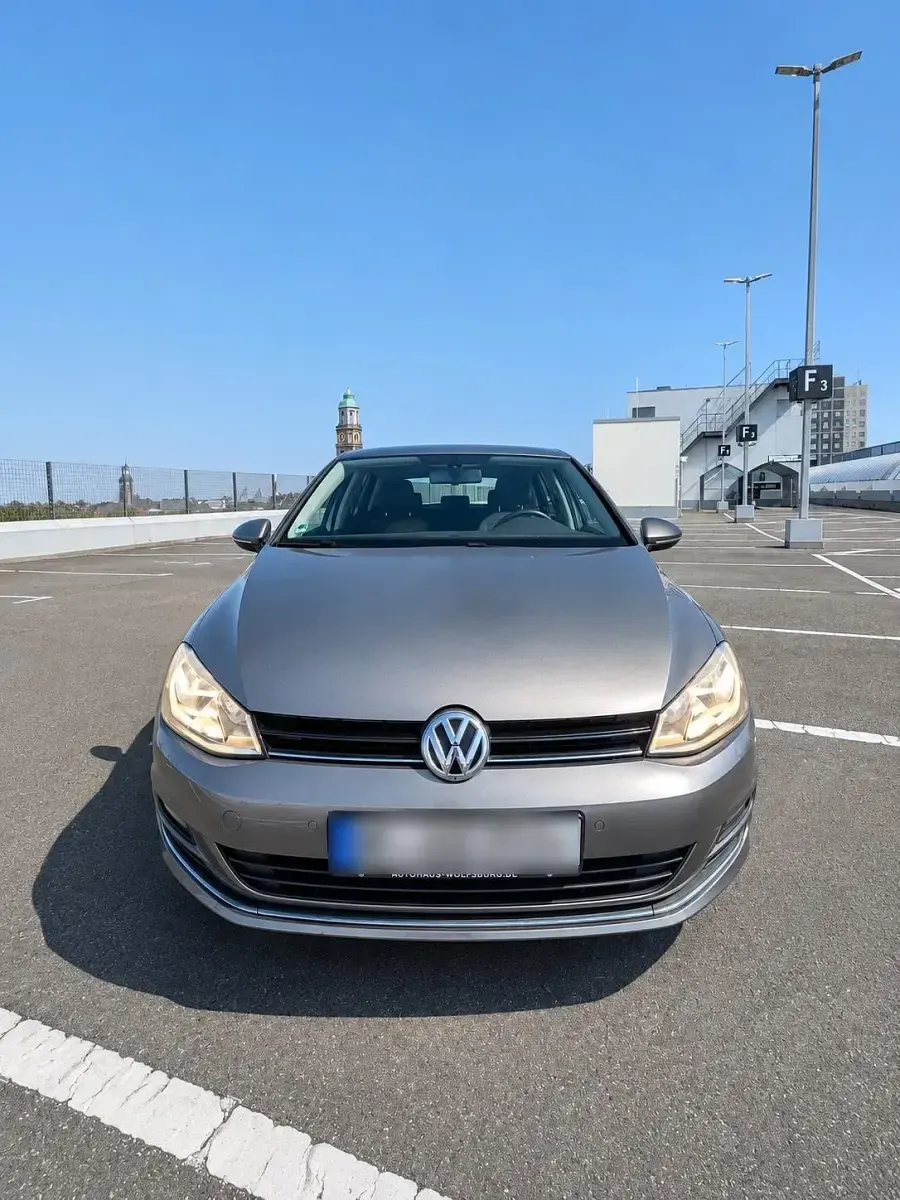 Gebraucht VW Golf VII 122 PS (89 kW) 2023 Grau Limousine