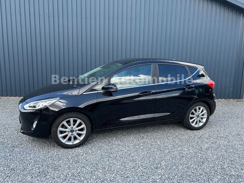 Schwarz Gebraucht 2018 Ford Fiesta Titanium Kleinwagen | 10.990 € (Fairer Preis) - Bild 1/4