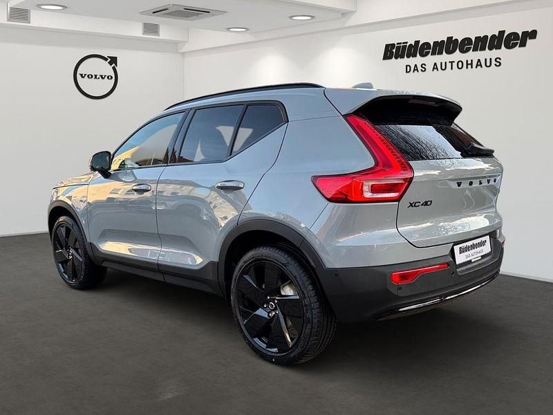 Neu Volvo XC40 Plus 197 PS (144 kW) 2026 Grau SUV