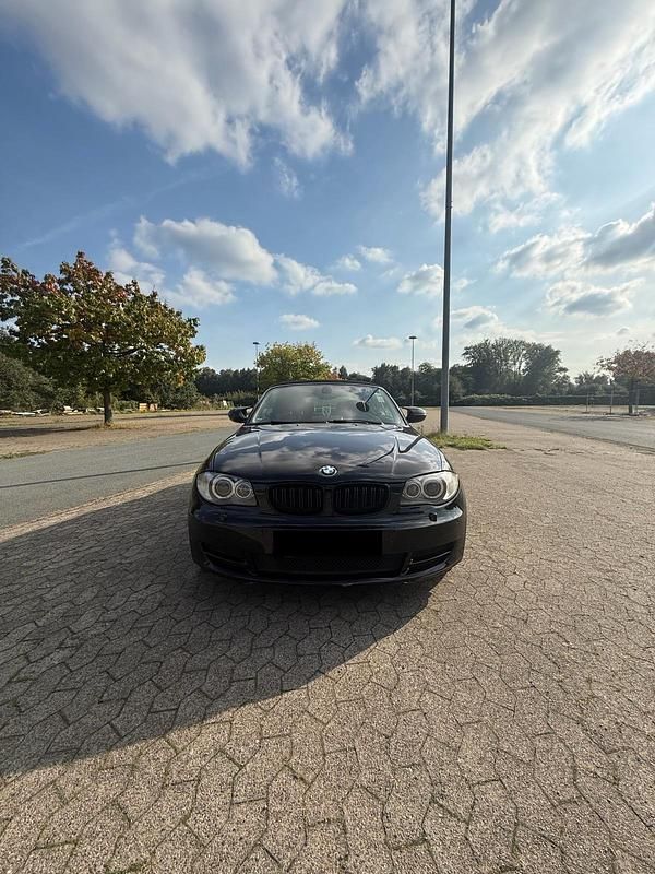 Schwarz Gebraucht 2010 BMW 120 Cabriolet Cabrio | 7.950 € (Fairer Preis) - Bild 1/4