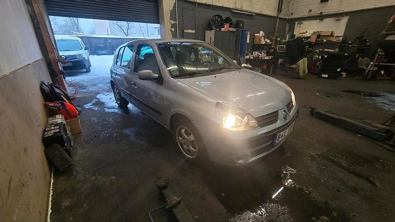 Gebraucht Renault Clio II 54 PS (39 kW) 2004 Blau Kleinwagen