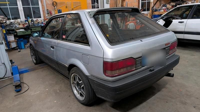 Gebraucht Mazda 323 180 PS (132 kW) 1988 Silber Kleinwagen