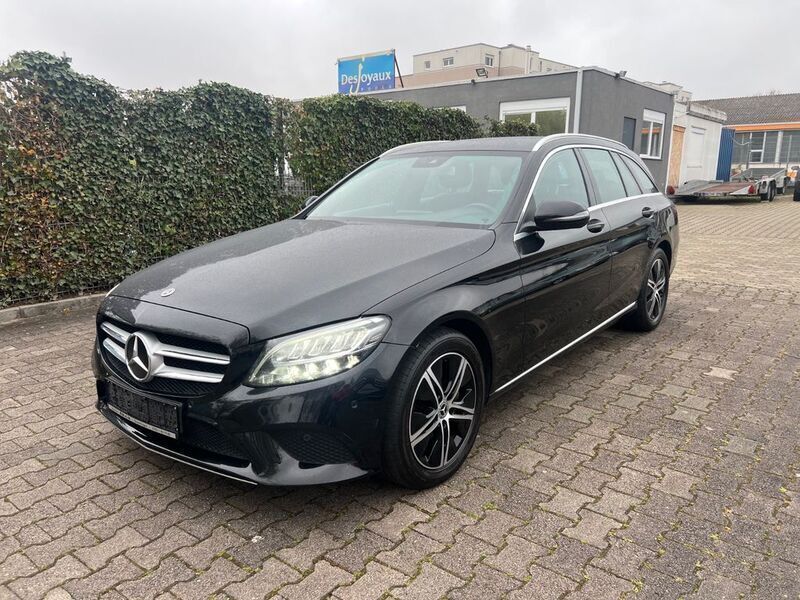 Schwarz Gebraucht 2020 Mercedes C200 Avantgarde Limousine | 16.900 € (Guter Preis) - Bild 1/4