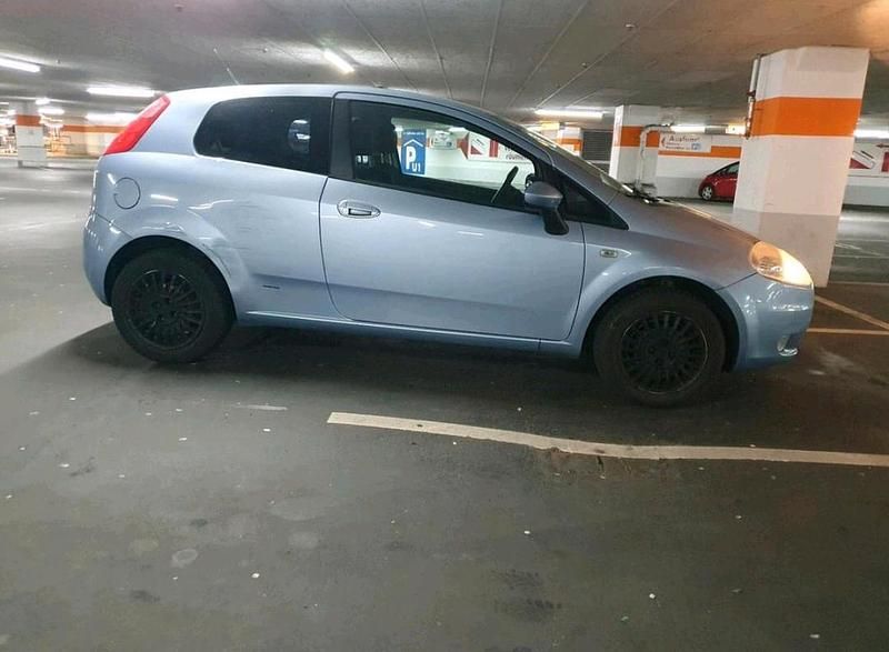 Blau Gebraucht 2005 Fiat Grande Punto Kleinwagen | 1.190 € (Fairer Preis) - Bild 1/4
