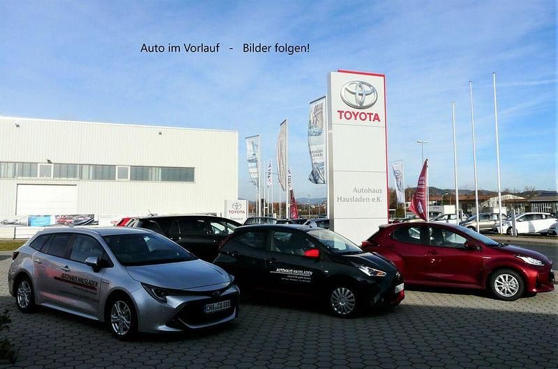 Weiß Gebraucht 2022 Toyota Yaris Hybrid Team Limousine | 19.400 € (Fairer Preis) - Bild 1/1
