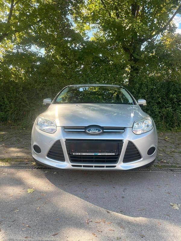 Gebraucht Ford Focus 101 PS (74 kW) 2014 Silber Kombi