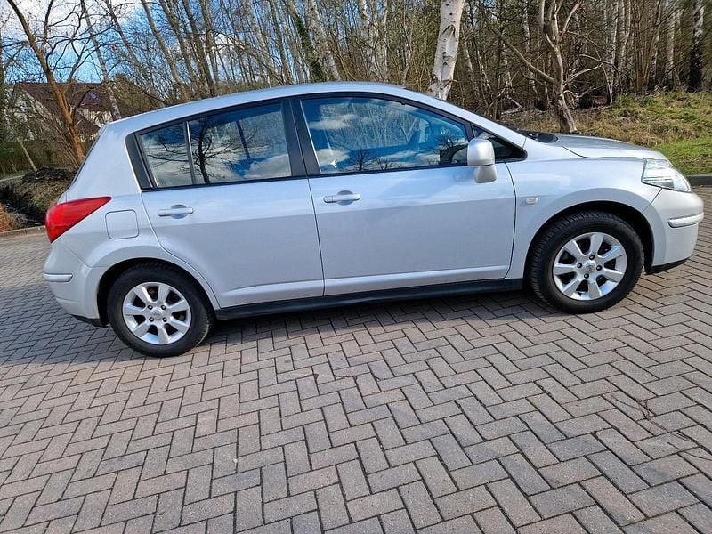 Gebraucht Nissan Tiida 110 PS (80 kW) 2010 Grau Kleinwagen