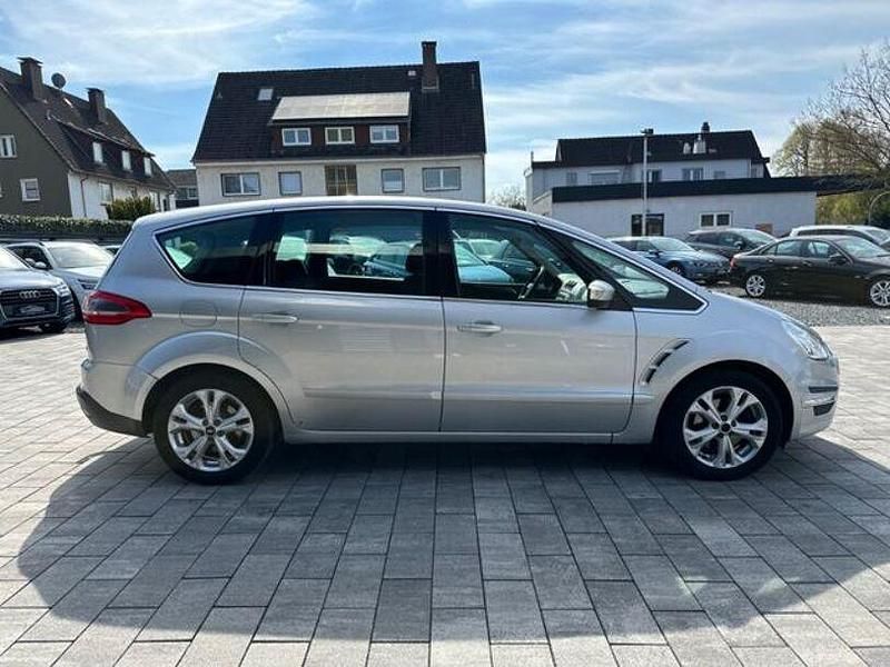 Gebraucht Ford S-MAX Titanium 140 PS (102 kW) 2010 Silber Van / Kleinbus