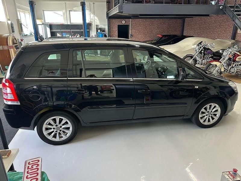 Gebraucht 2014 Opel Zafira Family Van / Kleinbus | 7.960 € (Etwas zu teuer) - Bild 1/4