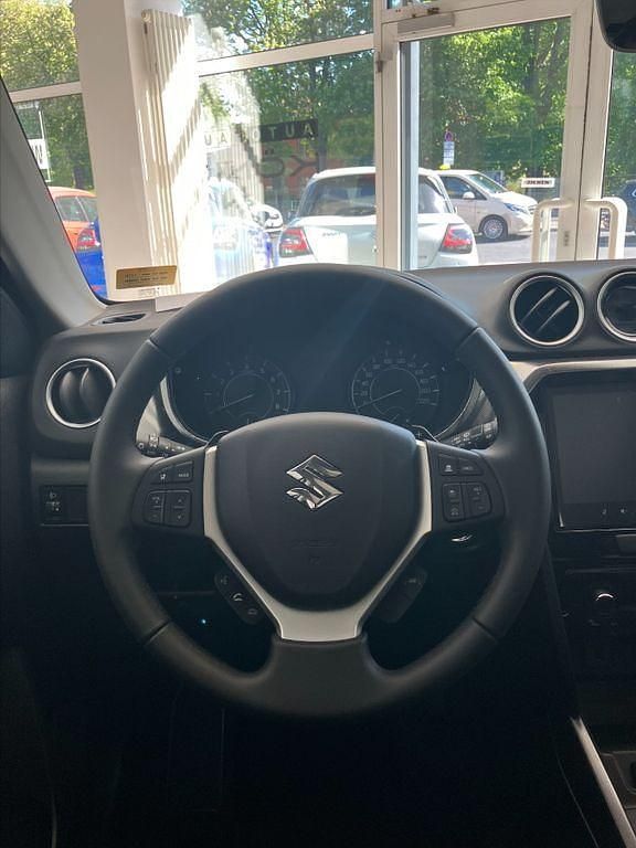 Gebraucht Suzuki Vitara Comfort+ 102 PS (75 kW) 2025 Silber Limousine