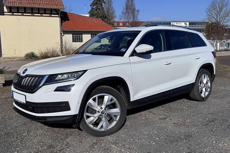 Weiß Gebraucht 2018 Skoda Kodiaq Style SUV | 23.680 € (Guter Preis) - Bild 1/4