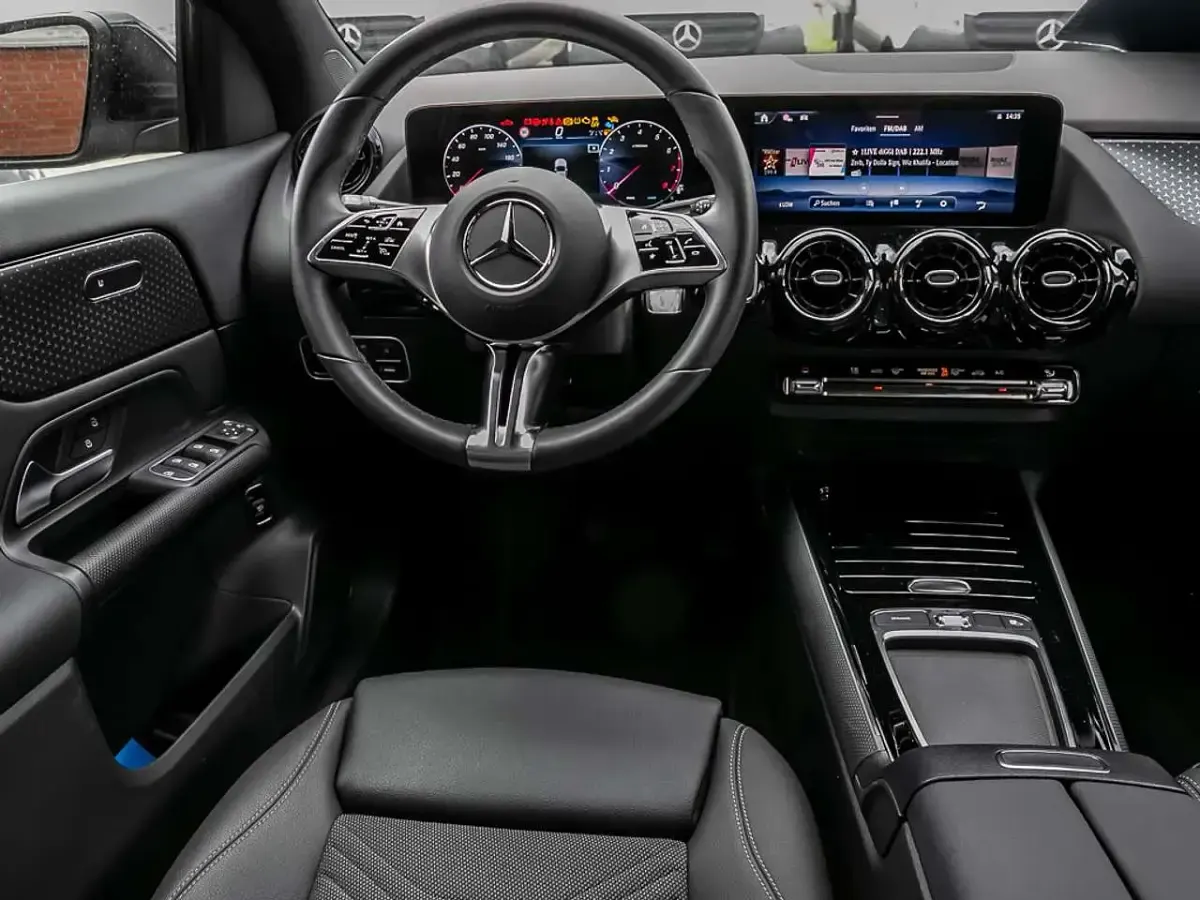 Gebraucht Mercedes GLA200 Advanced 163 PS (119 kW) 2024 Schwarz SUV